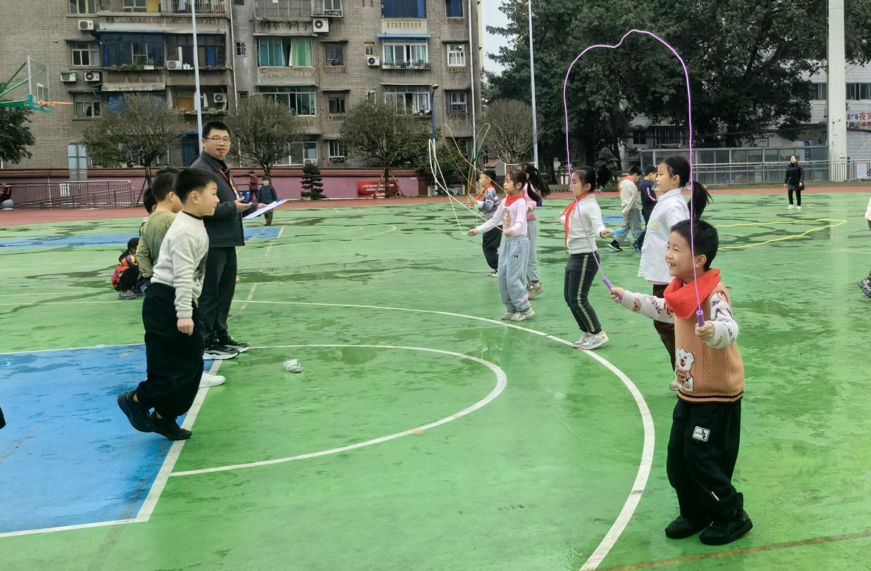 泸州市纳溪区盘活社会资源,拓宽学生运动场地