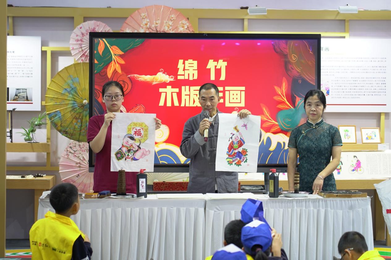 “非遗研学”课程在2023天府书展首次亮相,160名学生沉浸式体验非遗文化魅力