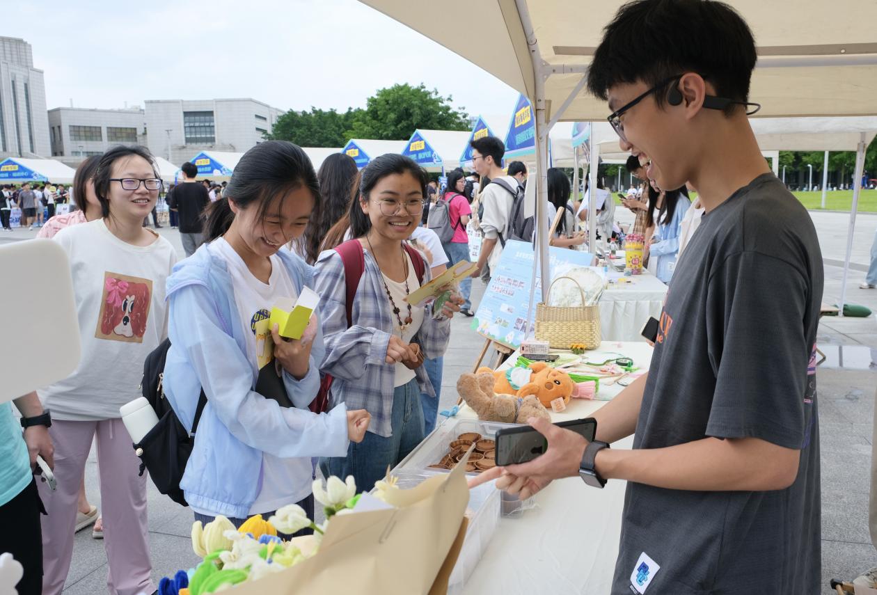 电子科技大学：师生在心理嘉年华中开启心灵之旅