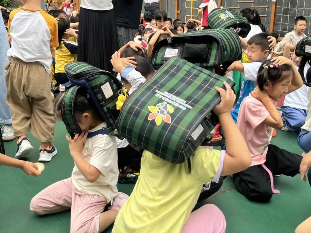 攀枝花市各中小学校上演“教科书式”紧急避险