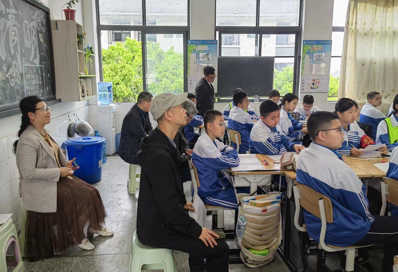 四川省乡村学校振兴联盟调研邛崃市拱辰中学