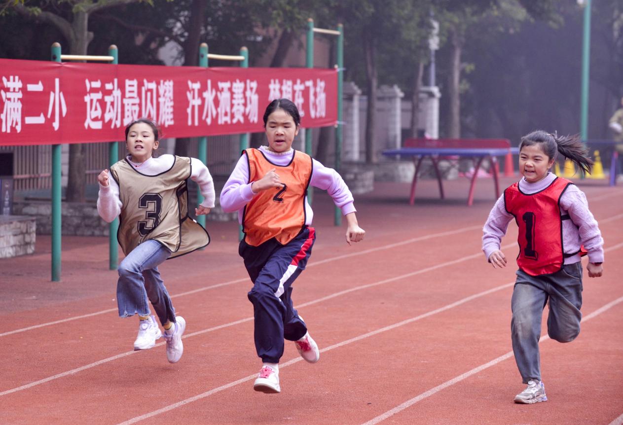 渠县第二小学举行”燃情冬日·逐梦赛场”田径运动会