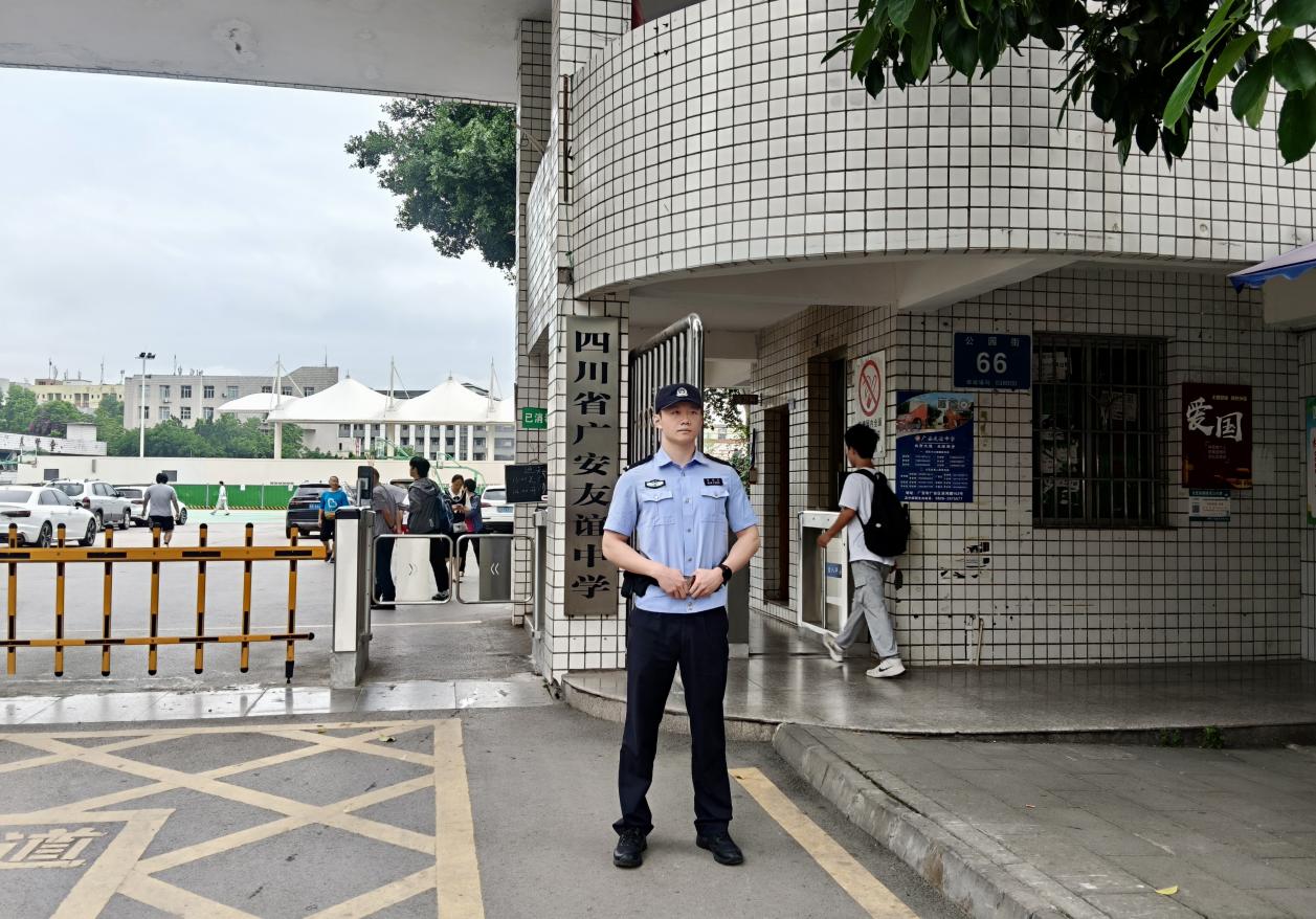 传承“温暖的守护”，四川警察学院学警护航考生梦想