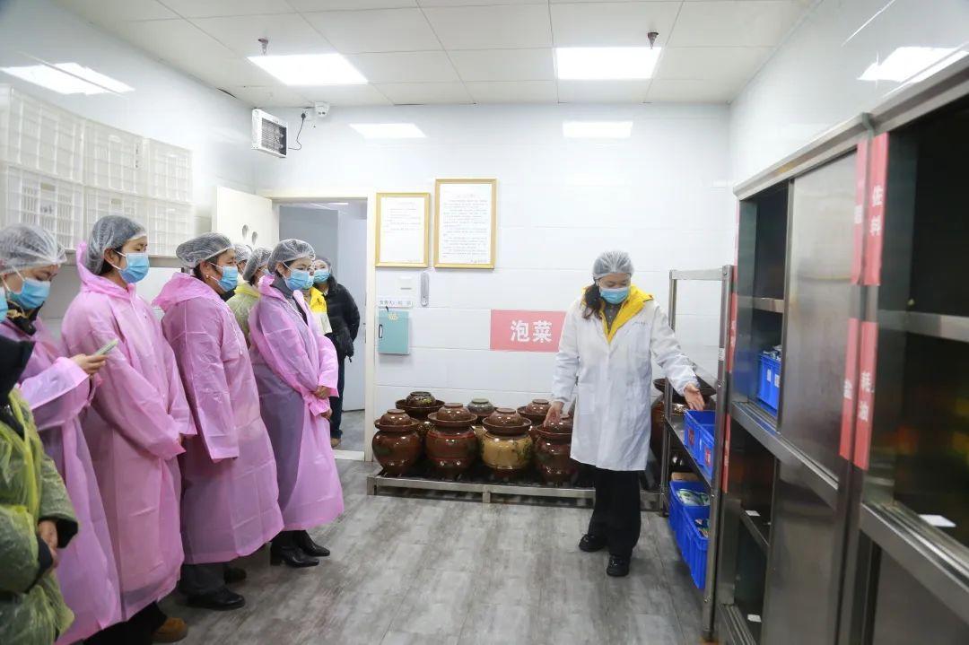 武胜县东方红幼儿园开展膳食监督家长委员会活动