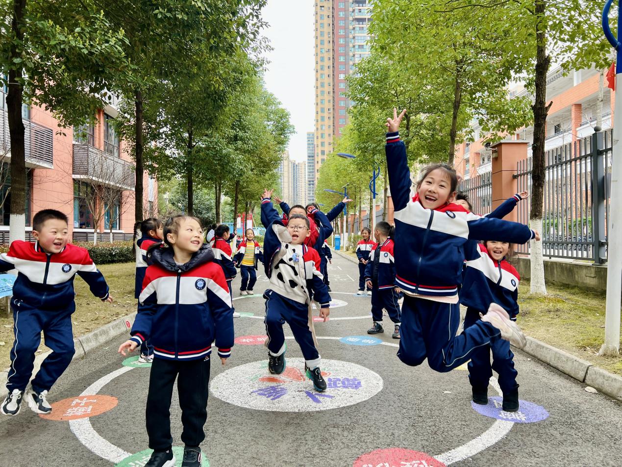 眉山市： 走向“C”位的体育，怎样才能站得稳？