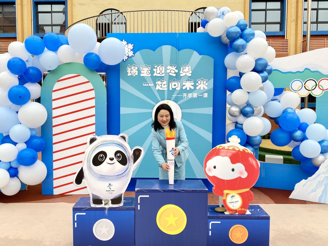 彭山区锦江幼儿园开启新学期：共唱冬奥主旋律 放飞“和平鸽”