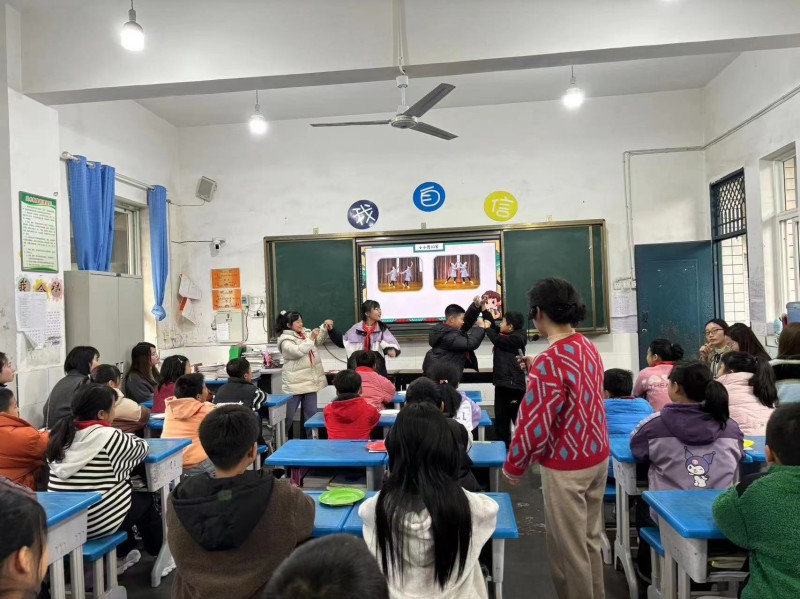 沙湾区举行2024年春季中小学美术教学研讨会