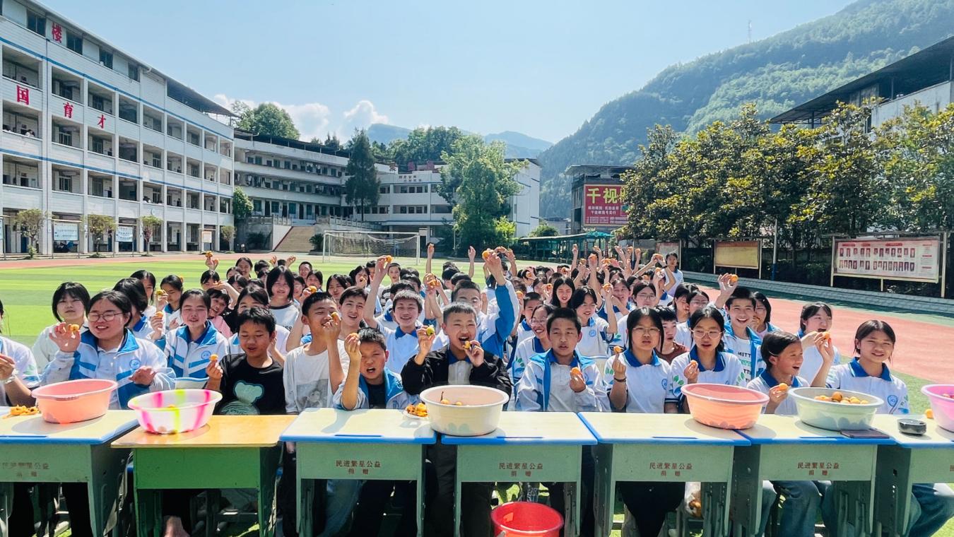 通江县泥溪初级中学举办第六届校园枇杷节
