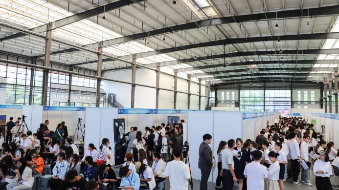 成都银杏酒店管理学院双选会亮点频出，打造学生就业新引擎