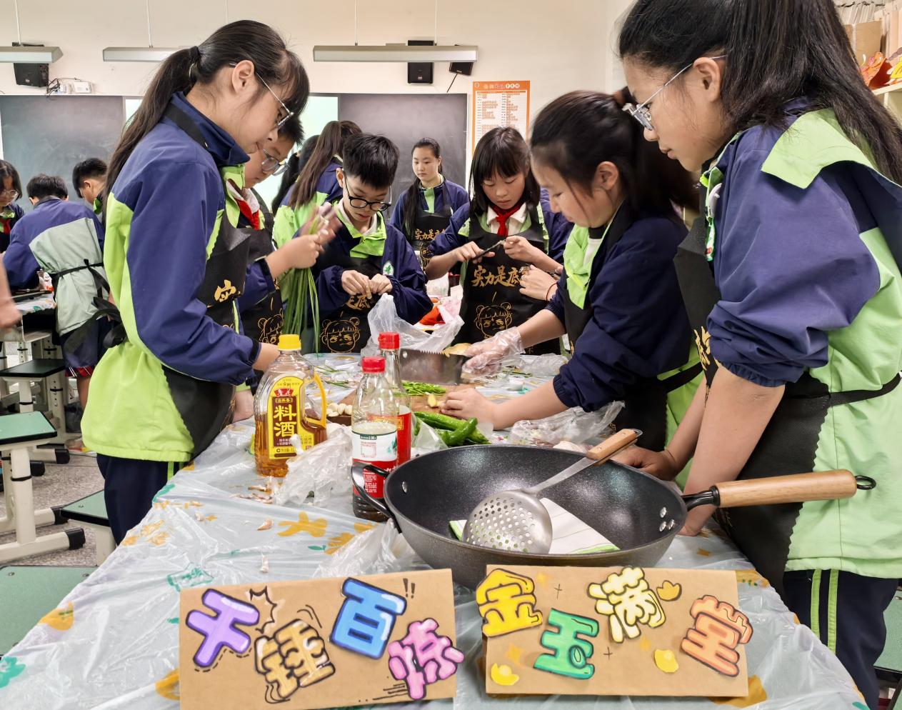 体验劳动乐趣，荣县旭阳镇梧桐树小学开展劳动实践活动