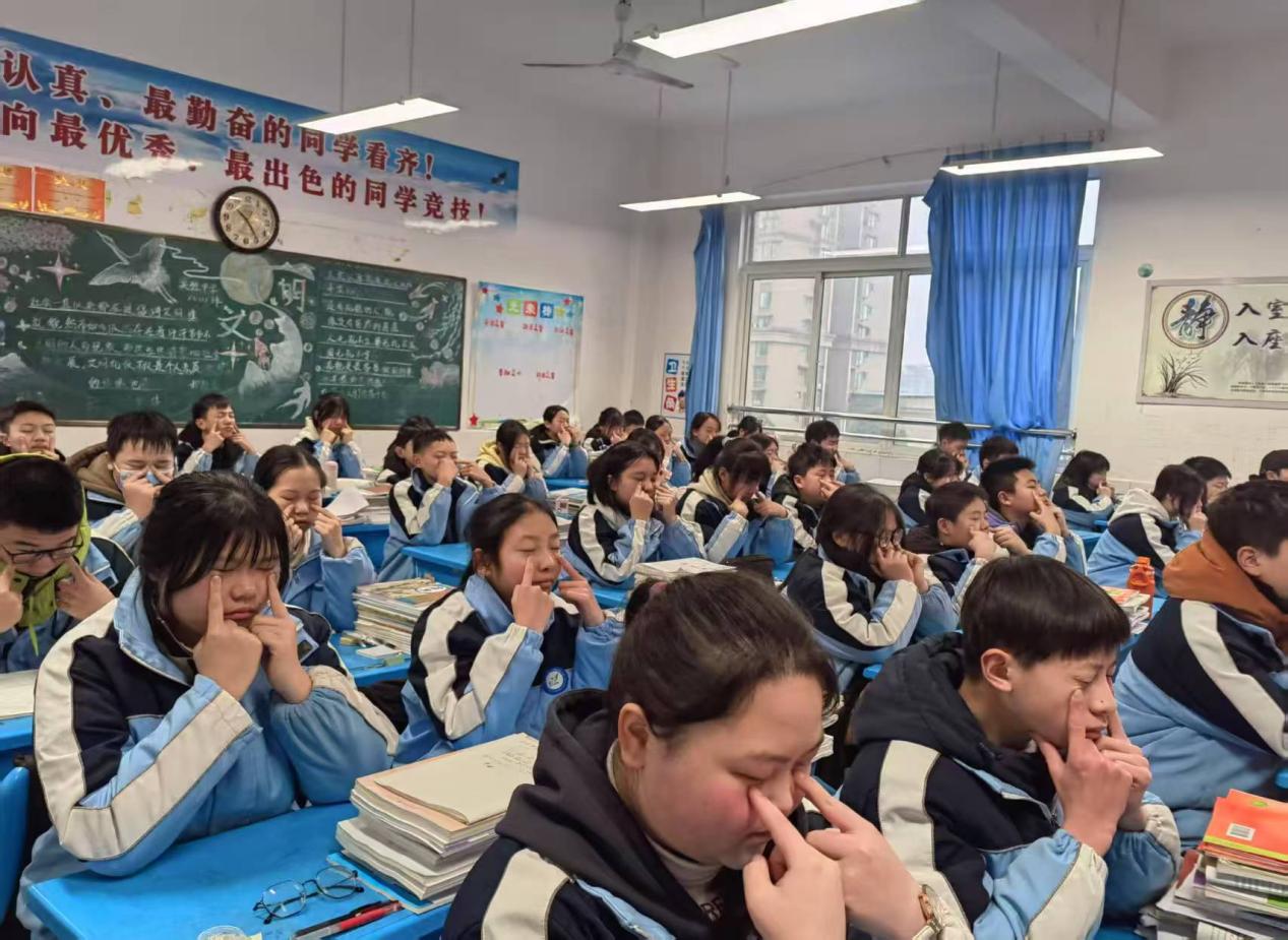 乐山市沙湾区实验中学多举措守护学生精彩“视”界