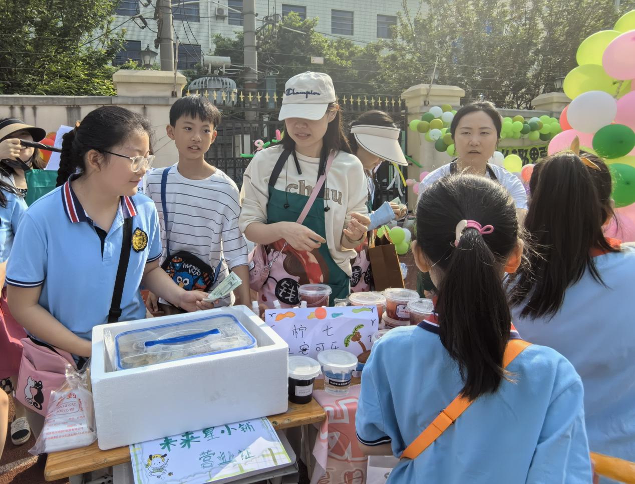 成都金牛区多所中小学联办“和悦”劳动周暨慈善公益活动