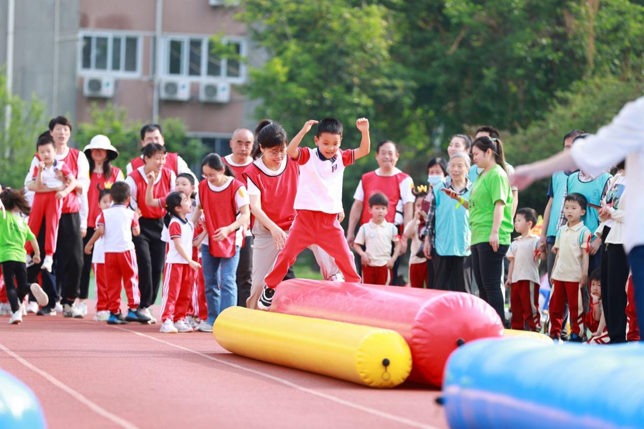 四川大学第二幼儿园举行2024年春季亲子运动会