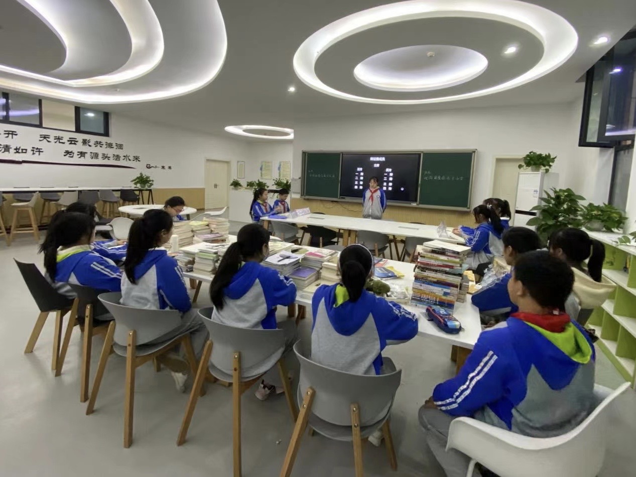 自贡市沿滩区龙湖中学:开展“慧读课程”,建设书香校园
