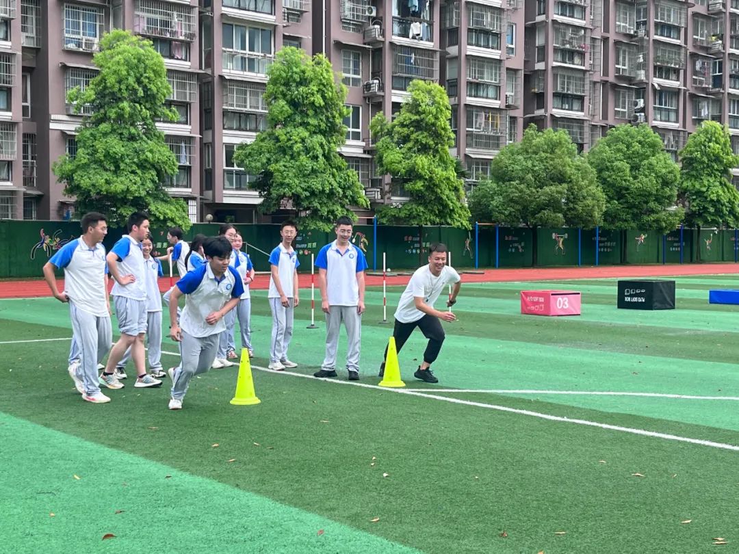 乐山市举行“新课标‘健康第一’视野下中小学体育与健康教学研讨会”