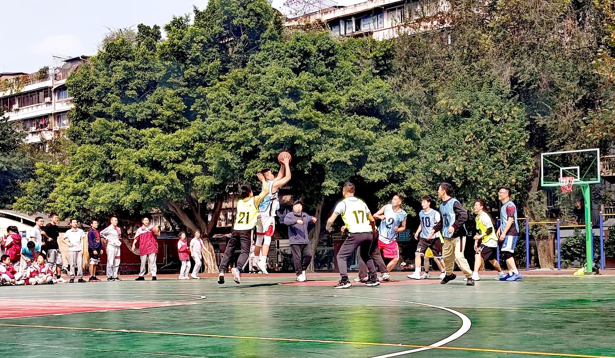 成都市石室联中蜀华分校：打破场地局限，创新开设大体育课