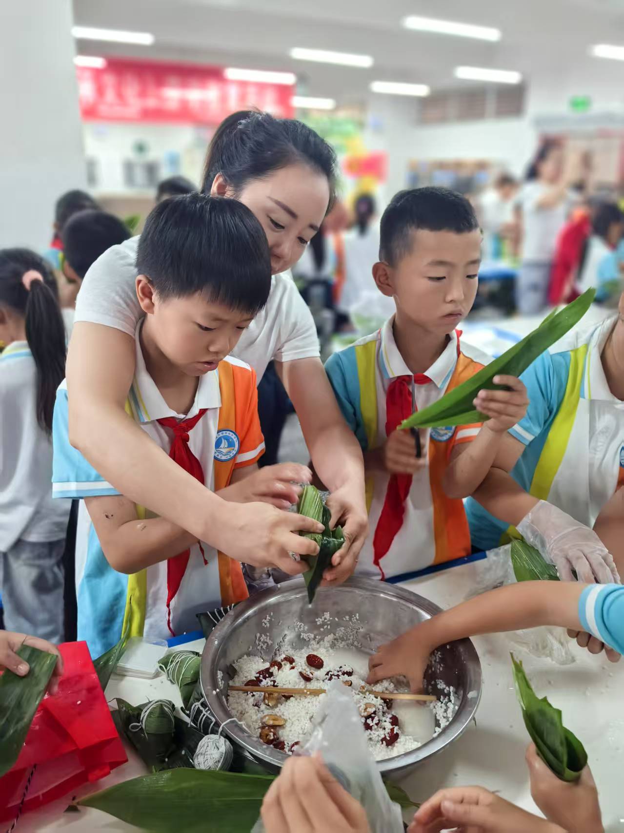 泸州市纳溪区大渡口镇中心小学：粽香承文化 劳动迎端午