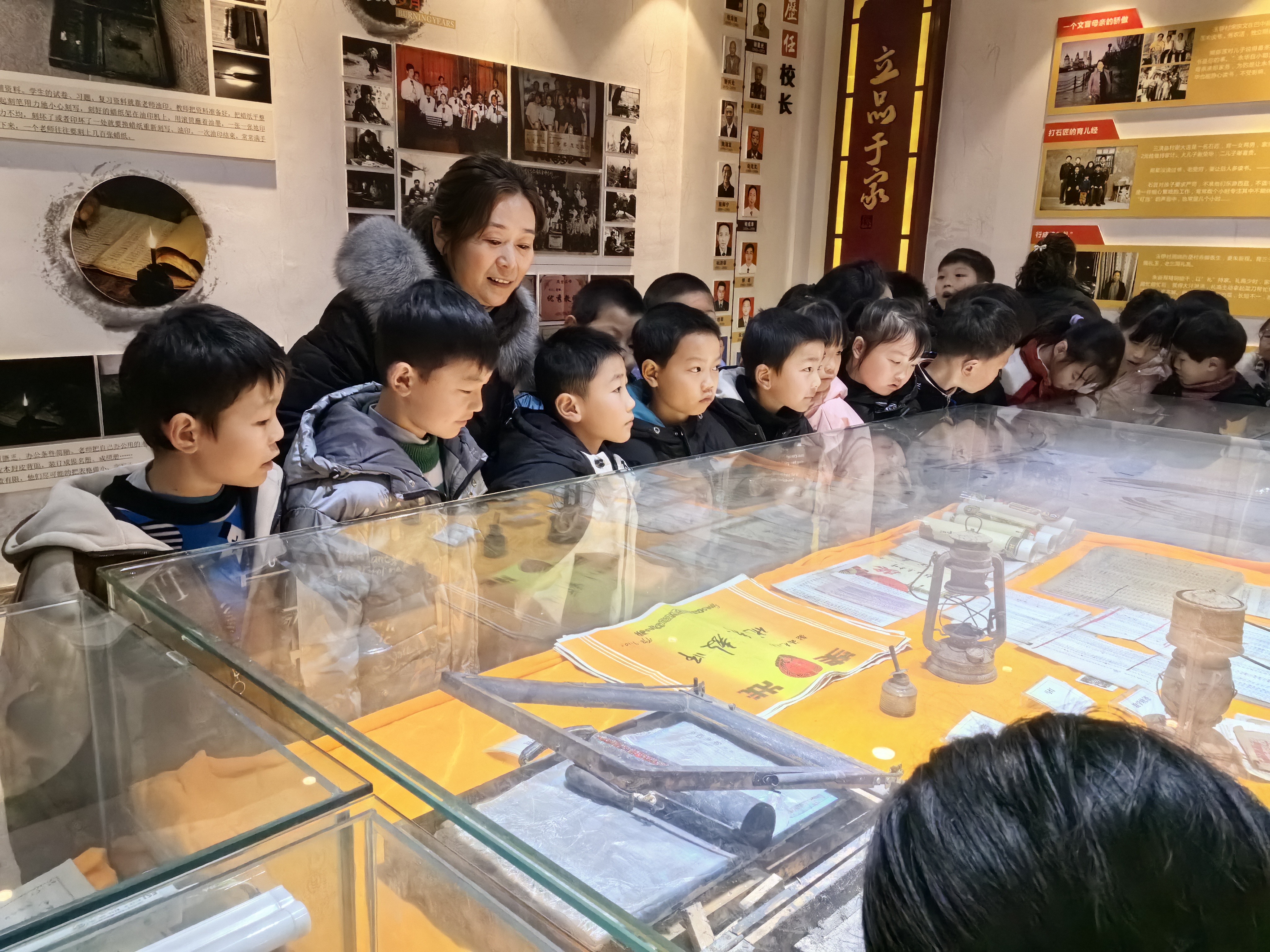 恩阳区和平小学“开学第一课”:追寻校史足迹