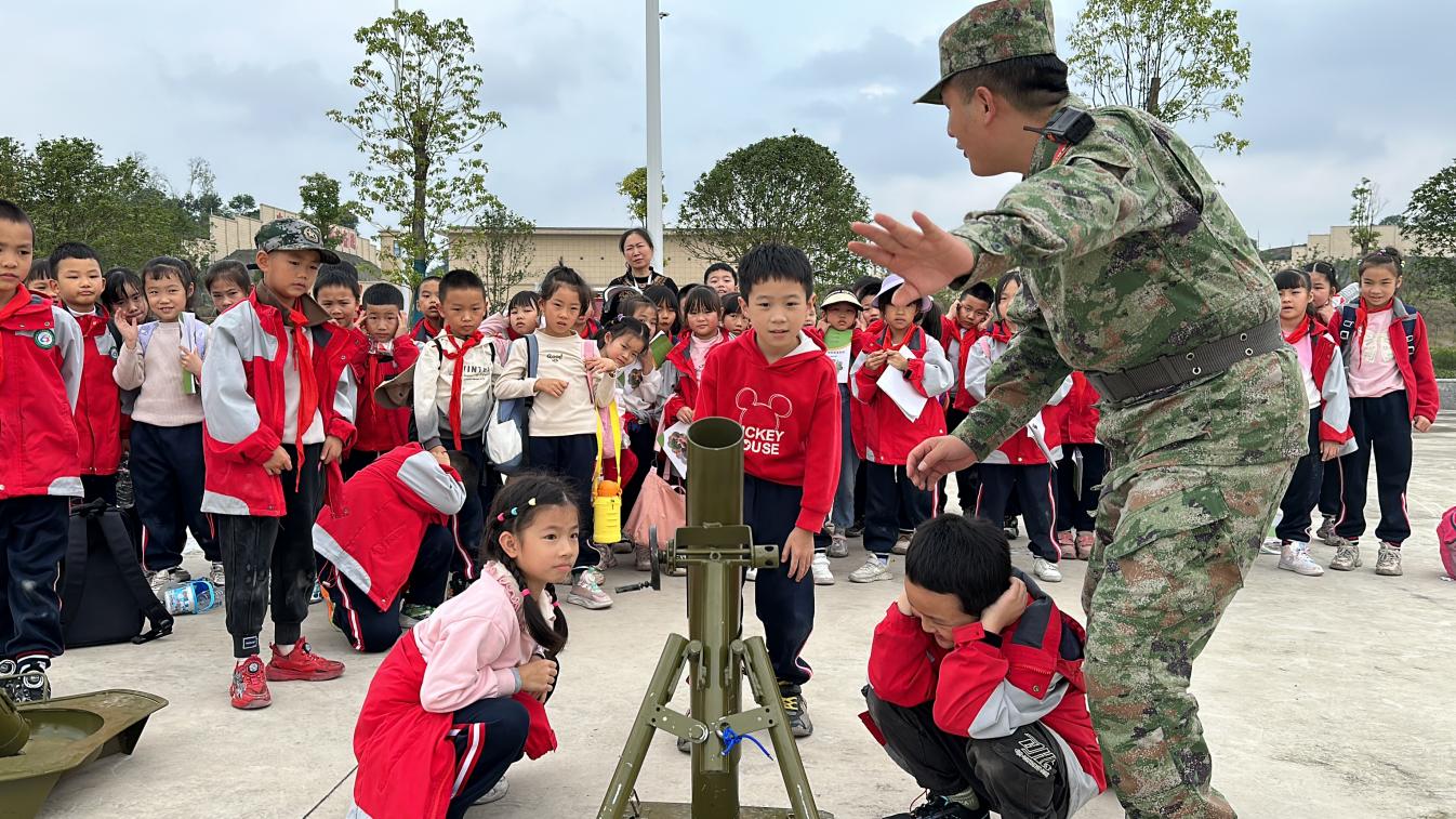 宜宾市翠屏区菜坝镇中心小学校开展国防教育研学
