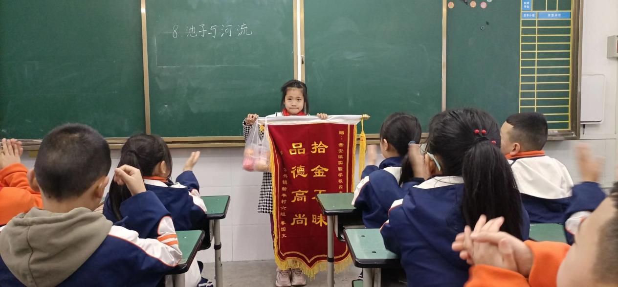 拾金不昧，剑阁这位学生好样的！