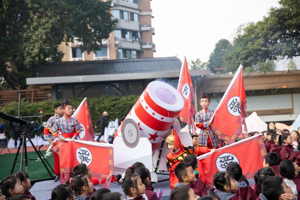 成都市红牌楼小学举办科技艺术节