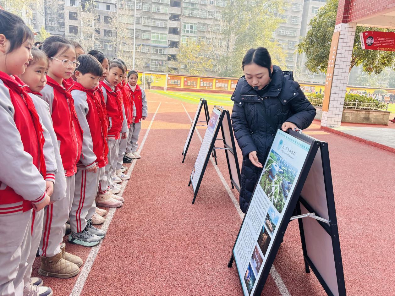 馆校合作,通江李先念红军小学开展银耳科普教育活动