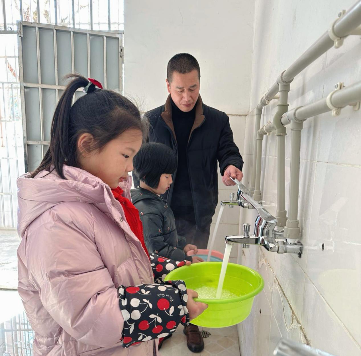 “热水来了!”剑阁县江口嘉陵学校获爱心捐助,热水供应系统项目竣工