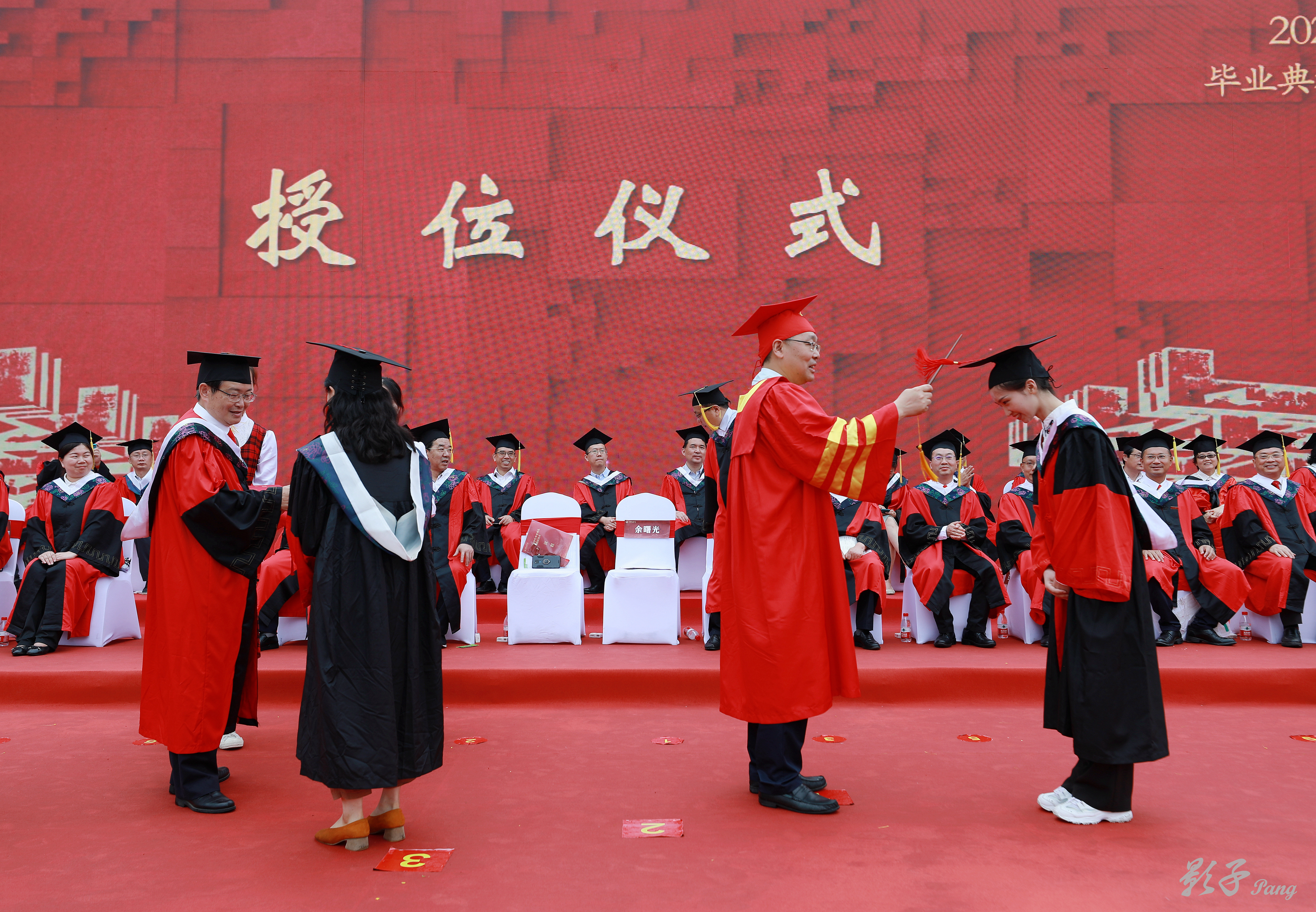 兑现承诺,成都中医大为2020届毕业生补办毕业典礼