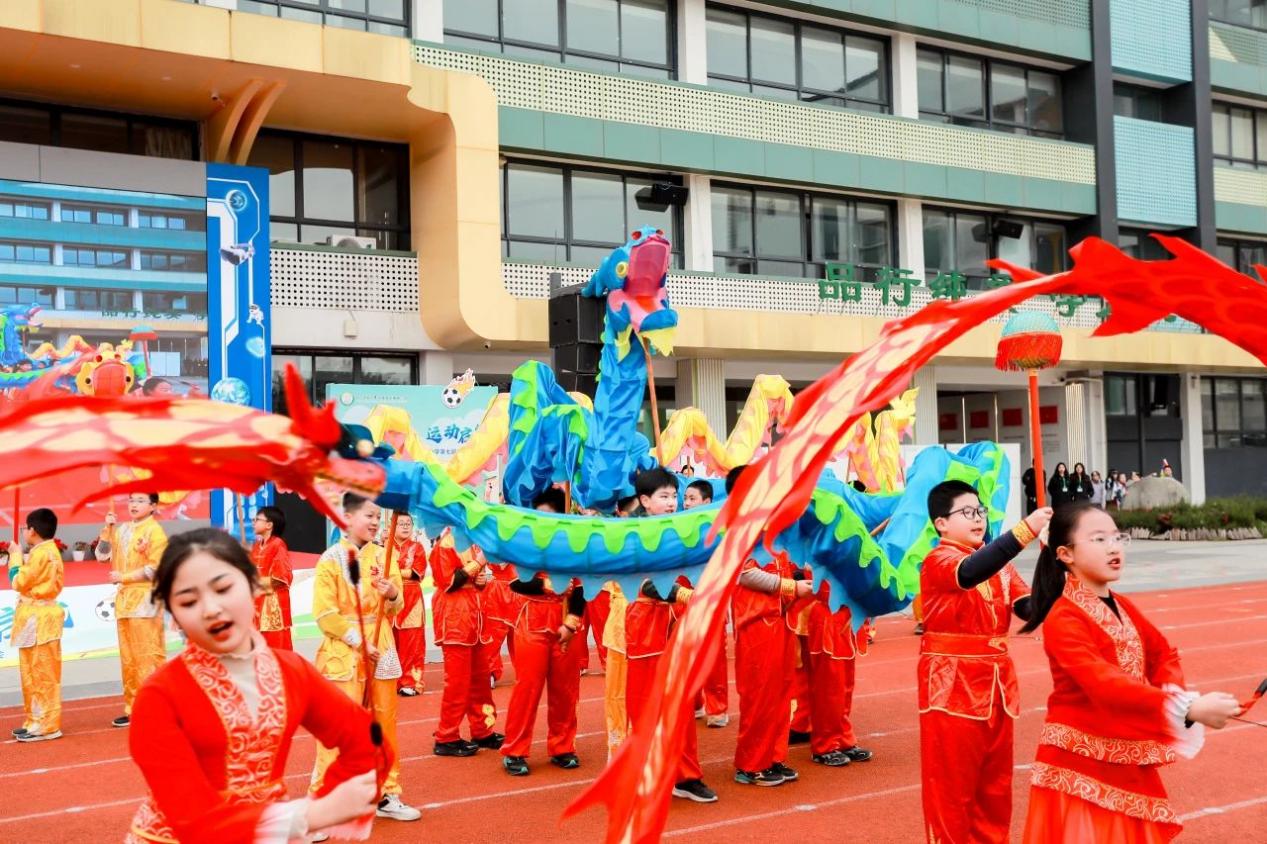 体育与非遗融合，四川师范大学附属高新菁蓉小学开展第七届春季运动会