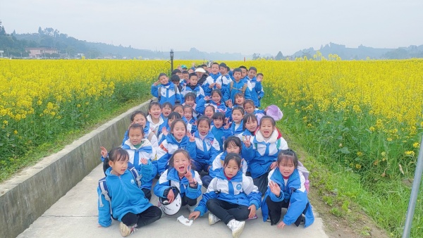 夹江县英才小学:踏春研学启心智,且行且思共成长