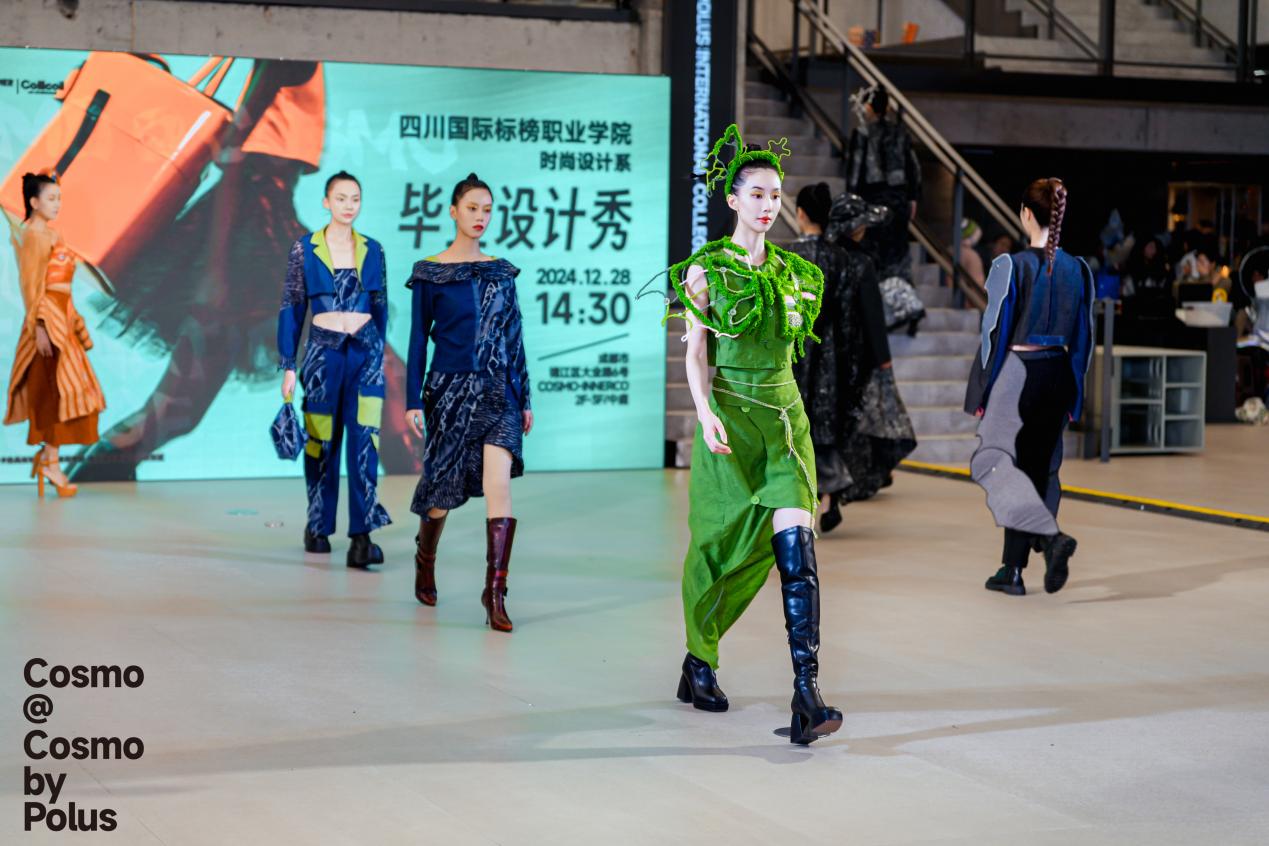四川国际标榜职业学院举办时尚设计系毕业作品展