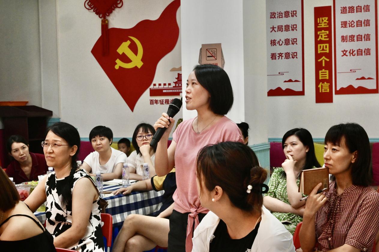 把握小学教育中的“杠杆期”——成都市锦江区儿童成长陪伴必修课第四课举行