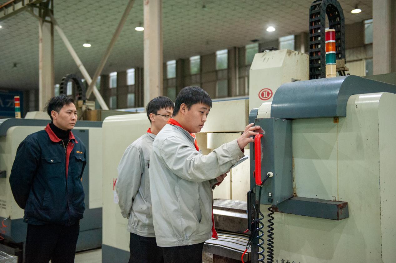 四川工程职业技术学院:能工巧匠实训忙