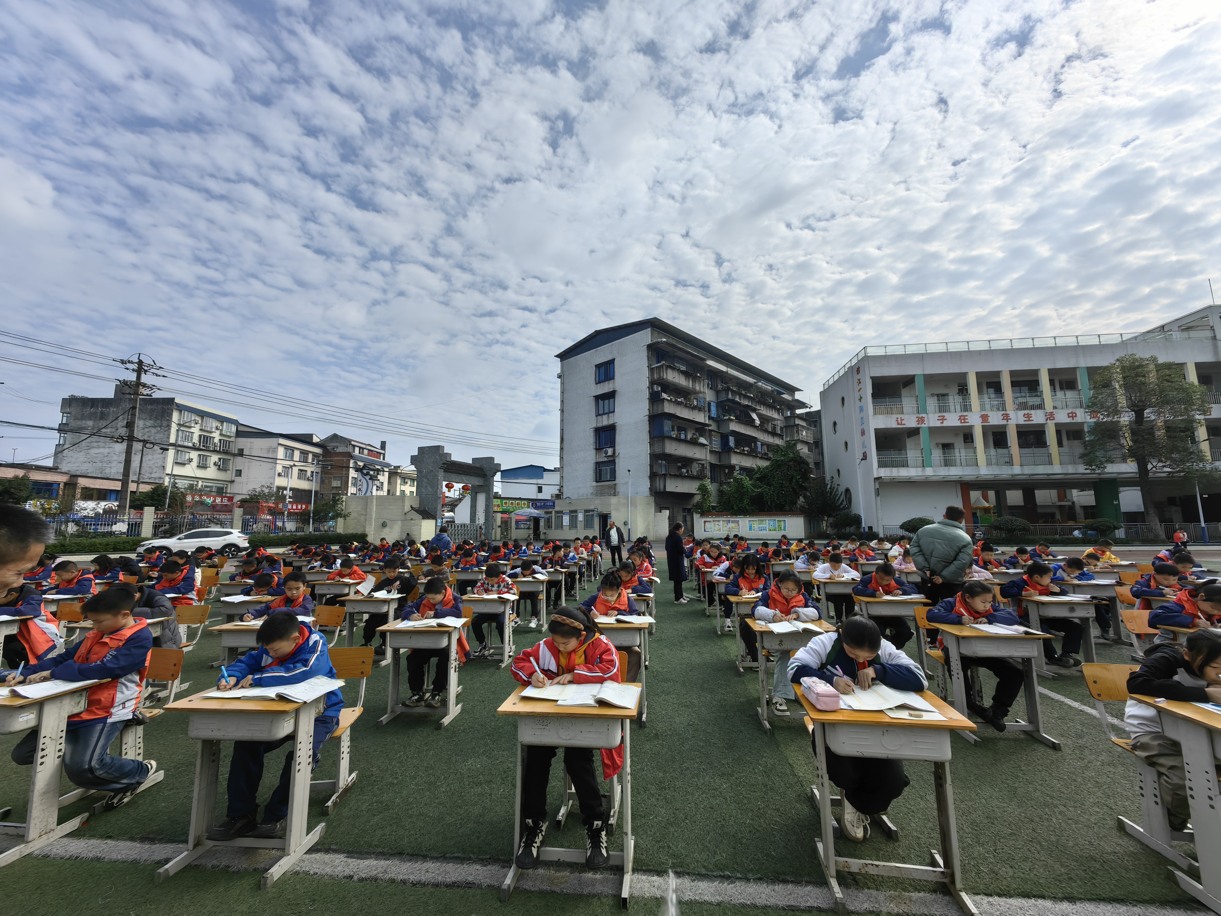 夹江县甘江一小举行硬笔书法现场赛