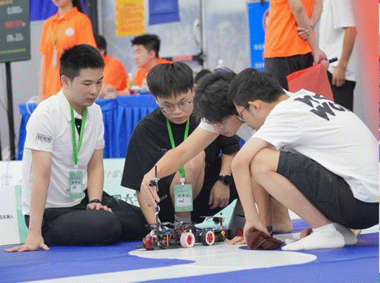 第二十届全国大学生智能汽车竞赛西部赛在成都工业学院举行