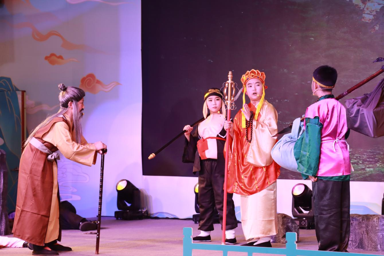 通江县实验小学:师生家长同读一本书、共享读书乐