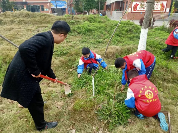 夹江县英才小学开展植树节主题活动