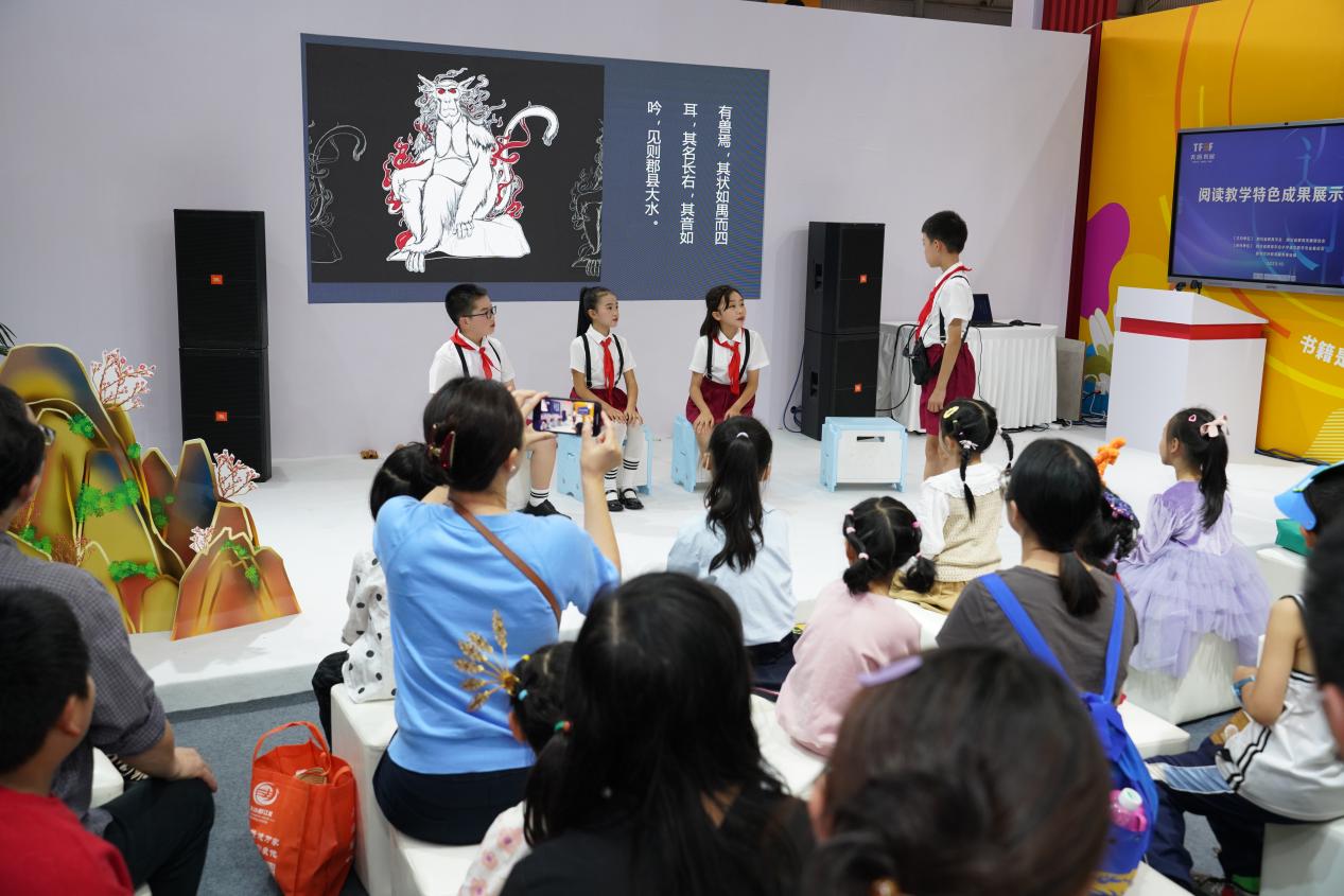 14日当天,还有优秀课本剧展演DSC01332