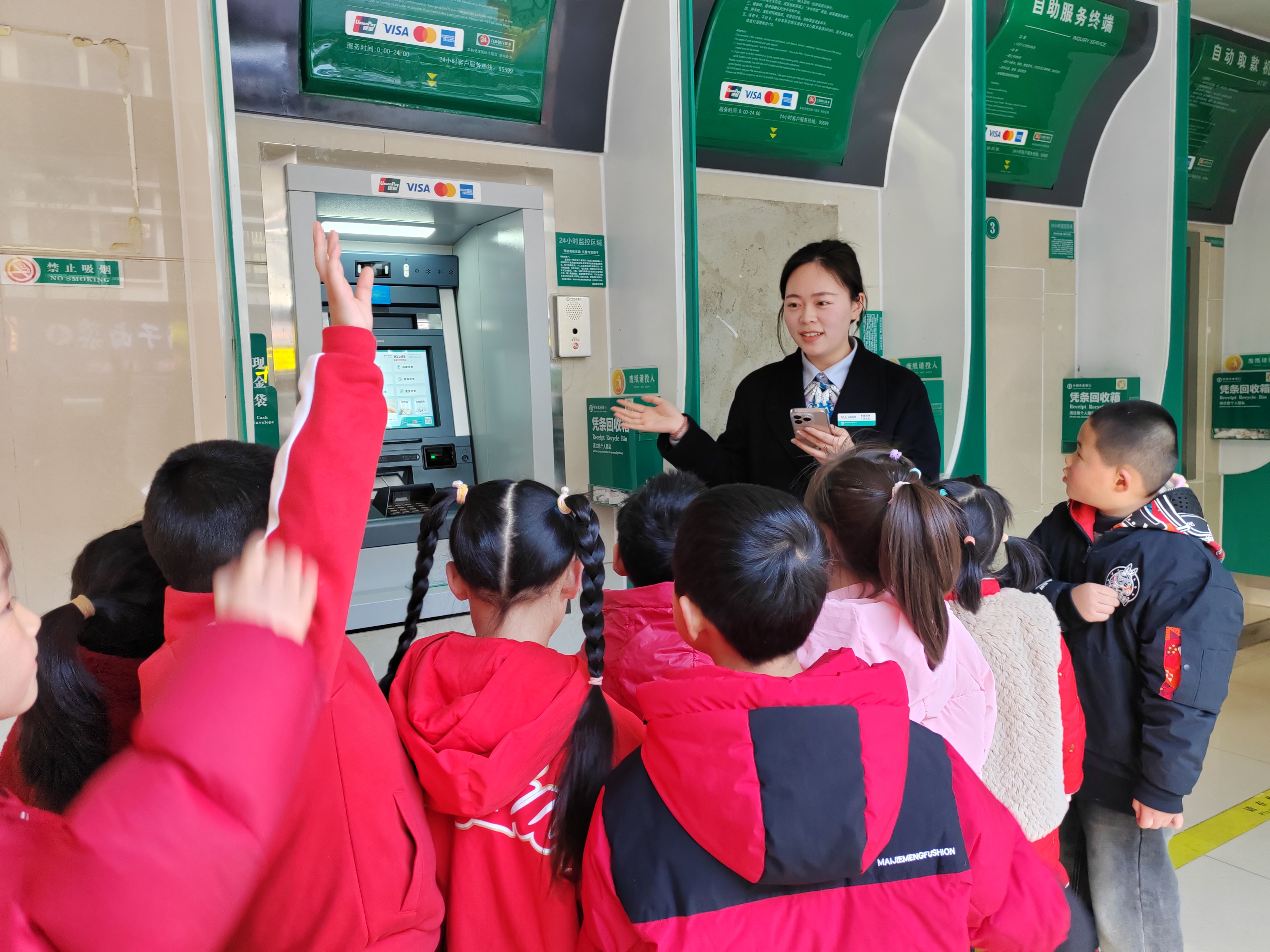 广汉市第二幼儿园:同心护权益,金融小卫士在行动