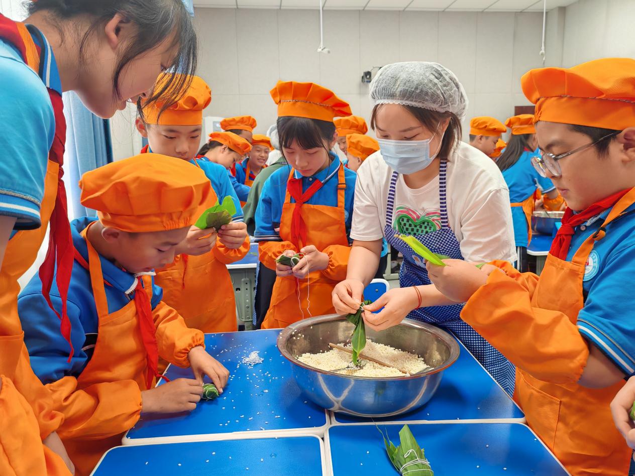 藏汉学子云端相聚，共庆双节传递“粽”情