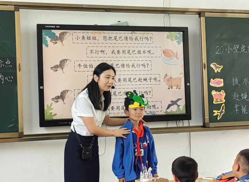 泸定县:送教下乡润无声,城乡共研促均衡