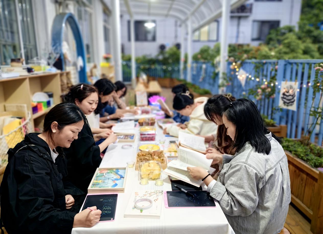 沙湾区举行“以微光·聚星河”学前教育读书沙龙