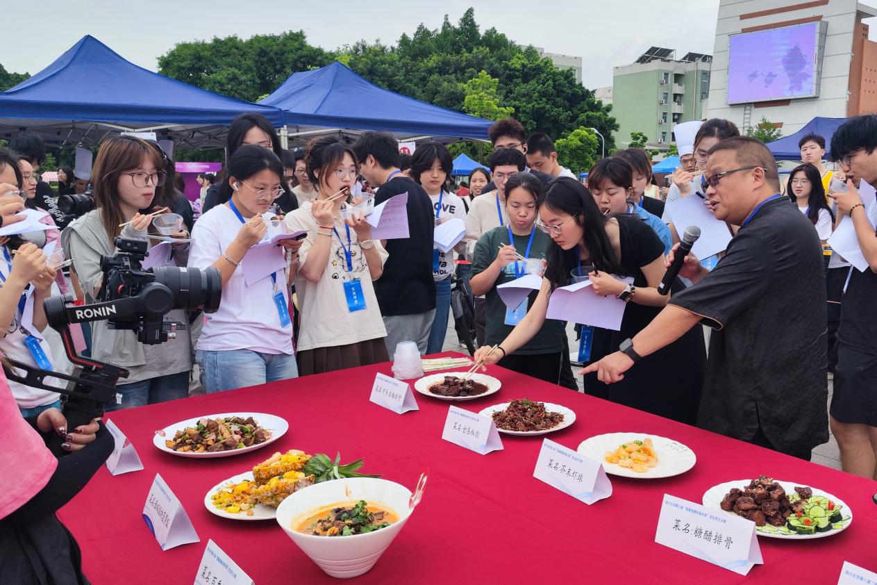 四川大学举办第八届“我最喜爱的家乡菜”学生厨艺大赛