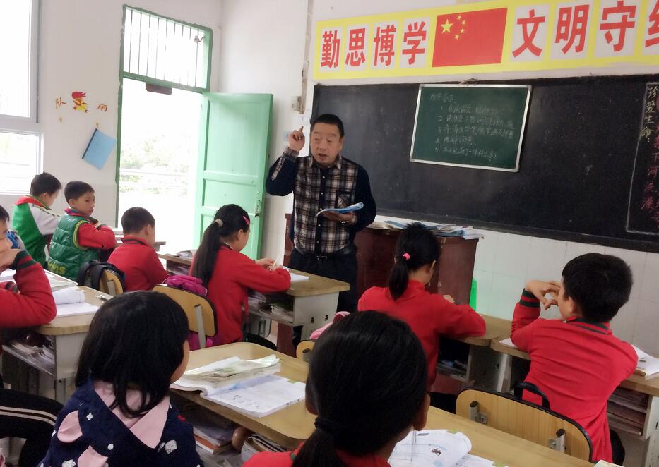 赵道华:潜心从教 以德育德