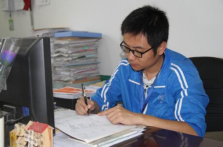 胡杰:扎根乡村教育,为孩子们保驾护航