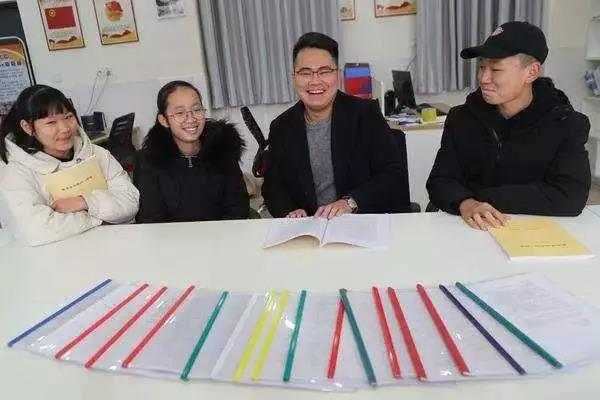 师生情2.jpg 师生情2.jpg