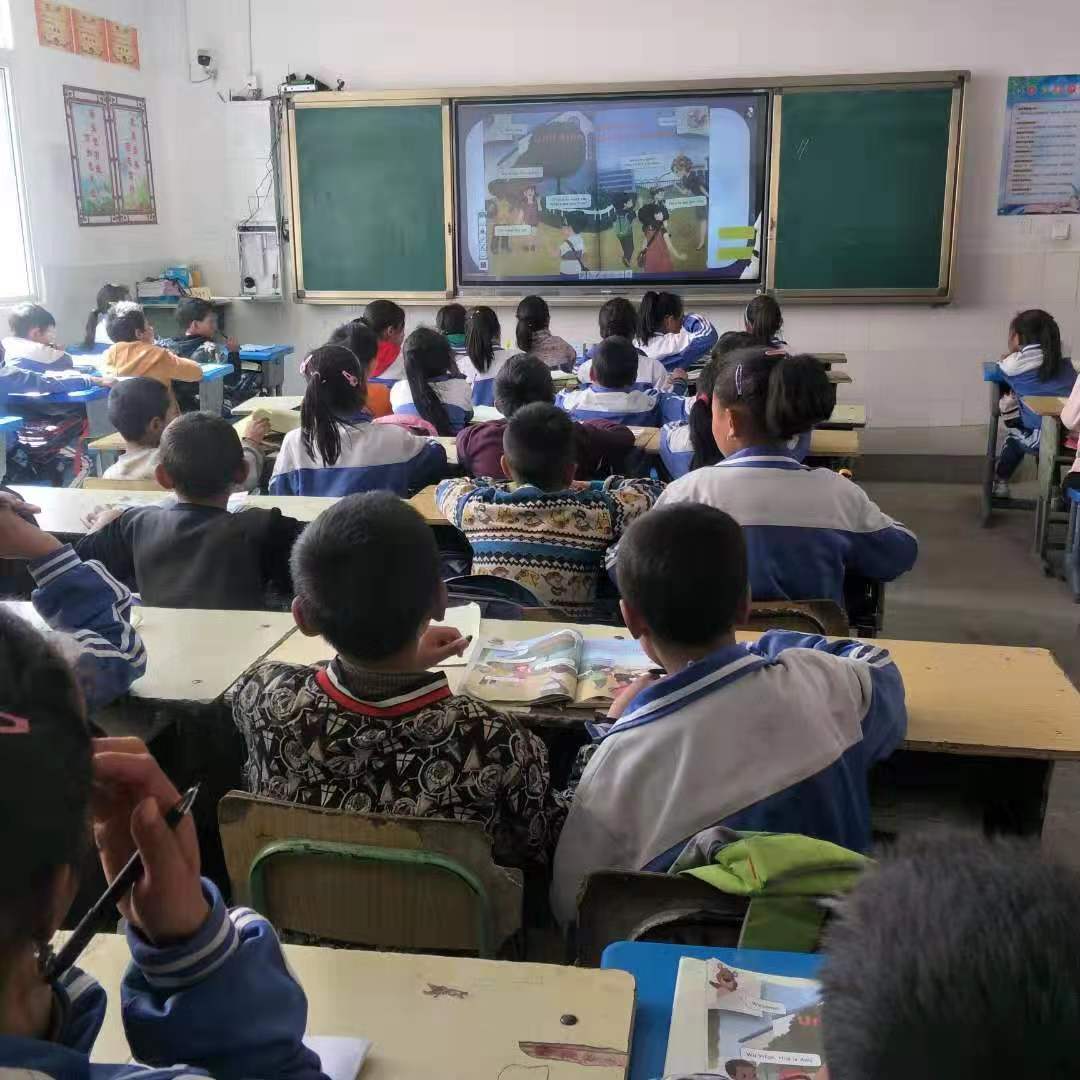 雷池乡的学校正在上课1.jpg