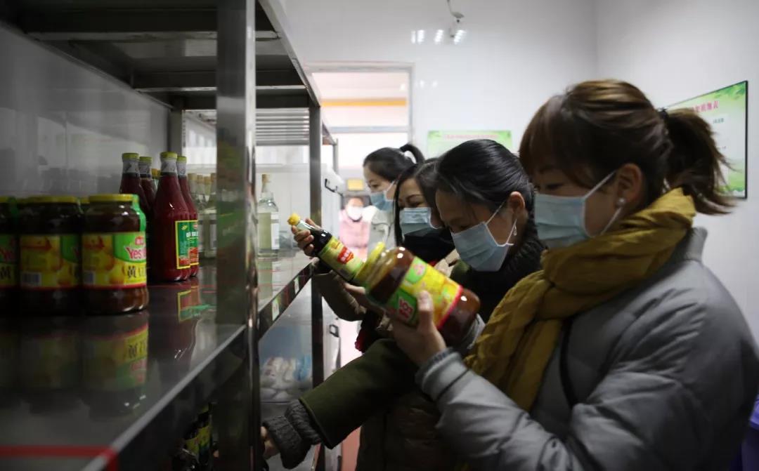 校长陪餐制3.jpg 校长陪餐制3.jpg