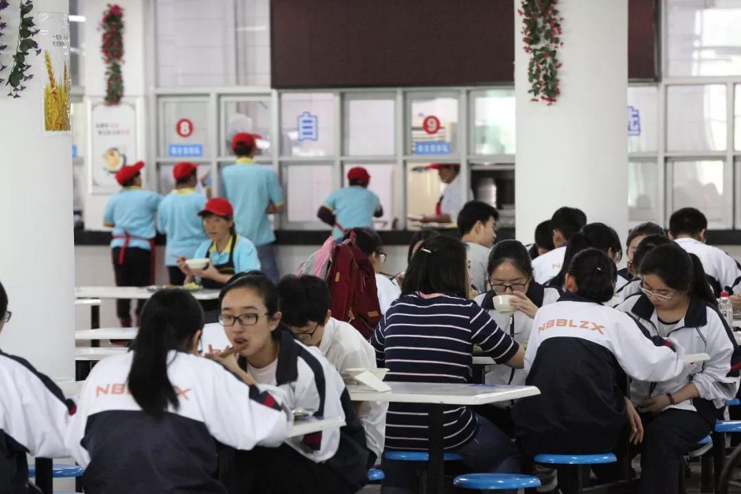 校长陪餐制1.jpg 校长陪餐制1.jpg