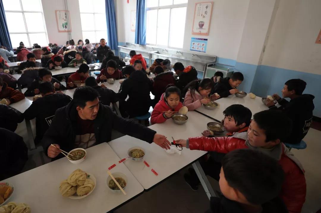 校长陪餐制2.jpg 校长陪餐制2.jpg